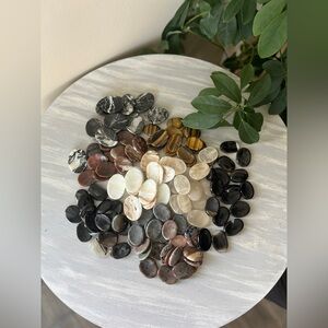 Assorted worry stone (one)